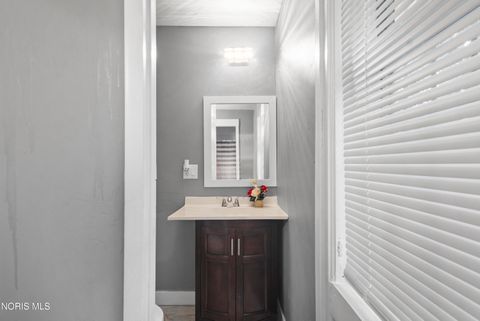 Tiny photo for 122 Columbia Street, Toledo, OH 43620 (MLS # 10004154)