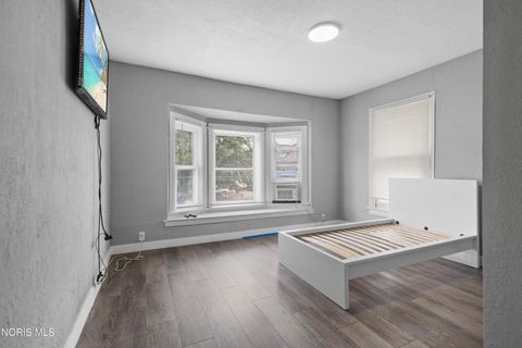 Tiny photo for 122 Columbia Street, Toledo, OH 43620 (MLS # 10004154)