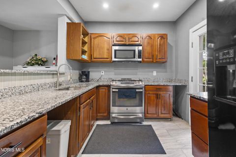 Tiny photo for 122 Columbia Street, Toledo, OH 43620 (MLS # 10004154)