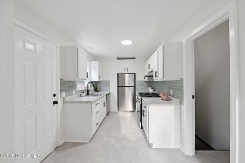 Tiny photo for 2736 Northwood Avenue, Toledo, OH 43606 (MLS # 10000548)