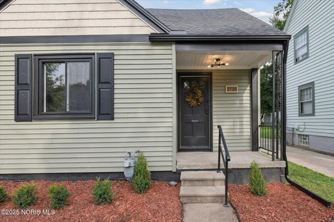 Tiny photo for 2736 Northwood Avenue, Toledo, OH 43606 (MLS # 10000548)