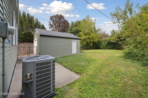 Tiny photo for 2736 Northwood Avenue, Toledo, OH 43606 (MLS # 10000548)