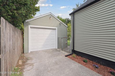 Tiny photo for 2736 Northwood Avenue, Toledo, OH 43606 (MLS # 10000548)