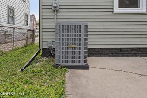 Tiny photo for 2736 Northwood Avenue, Toledo, OH 43606 (MLS # 10000548)
