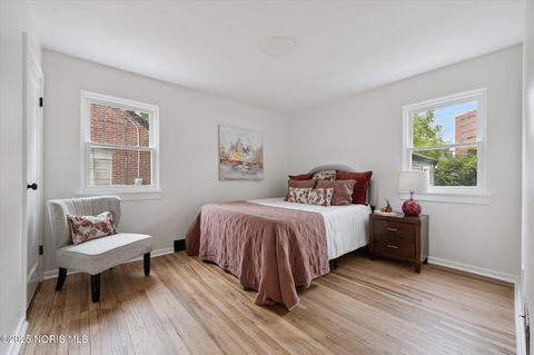 Tiny photo for 2736 Northwood Avenue, Toledo, OH 43606 (MLS # 10000548)