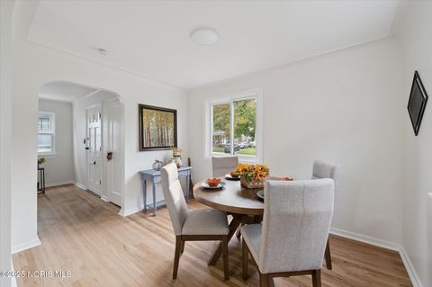 Tiny photo for 2736 Northwood Avenue, Toledo, OH 43606 (MLS # 10000548)
