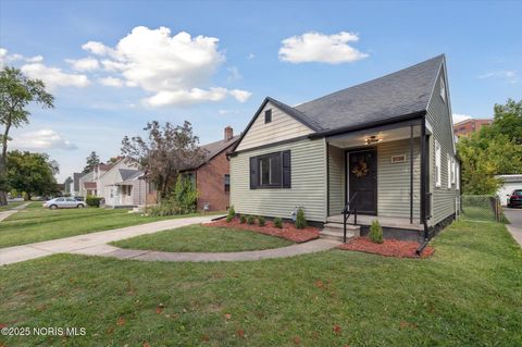 Tiny photo for 2736 Northwood Avenue, Toledo, OH 43606 (MLS # 10000548)
