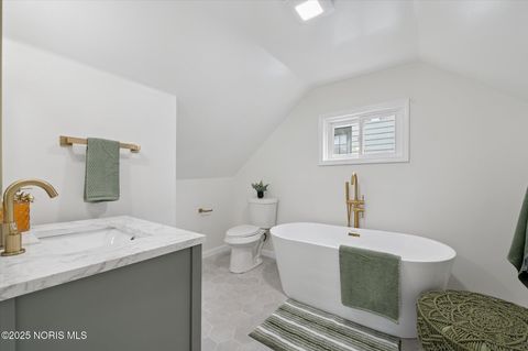 Tiny photo for 2736 Northwood Avenue, Toledo, OH 43606 (MLS # 10000548)