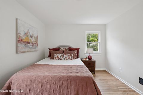Tiny photo for 2736 Northwood Avenue, Toledo, OH 43606 (MLS # 10000548)