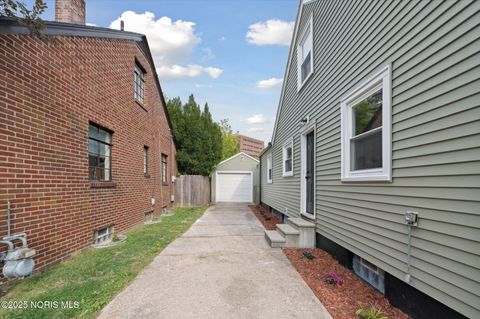 Tiny photo for 2736 Northwood Avenue, Toledo, OH 43606 (MLS # 10000548)