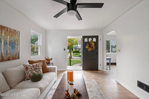 Tiny photo for 2736 Northwood Avenue, Toledo, OH 43606 (MLS # 10000548)