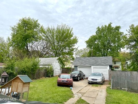 Tiny photo for 1128 Oakwood Avenue, Toledo, OH 43607 (MLS # 10007705)