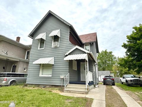 Photo of 1128 Oakwood Avenue, Toledo, OH 43607 (MLS # 10007705)