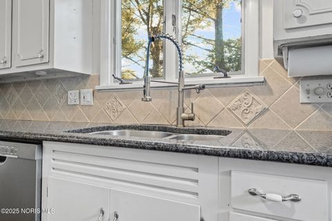 Tiny photo for 3305 W Bancroft Street, Ottawa Hills, OH 43606 (MLS # 10000263)