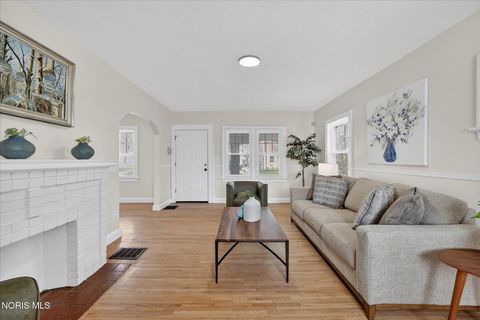 Tiny photo for 1575 Gould Road, Toledo, OH 43612 (MLS # 10006114)