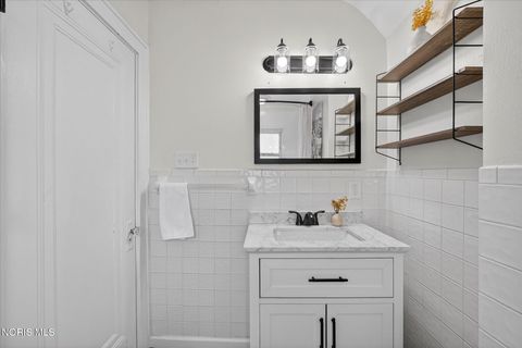 Tiny photo for 1575 Gould Road, Toledo, OH 43612 (MLS # 10006114)