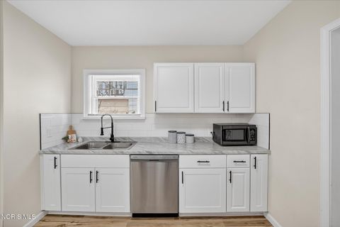 Tiny photo for 1575 Gould Road, Toledo, OH 43612 (MLS # 10006114)