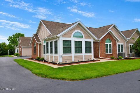 Photo of 58 Summerfield Blvd BLVD, Bowling Green, OH 43402 (MLS # 10008016)