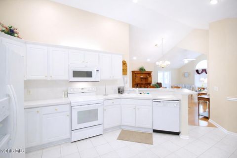 Tiny photo for 58 Summerfield Blvd BLVD, Bowling Green, OH 43402 (MLS # 10008016)