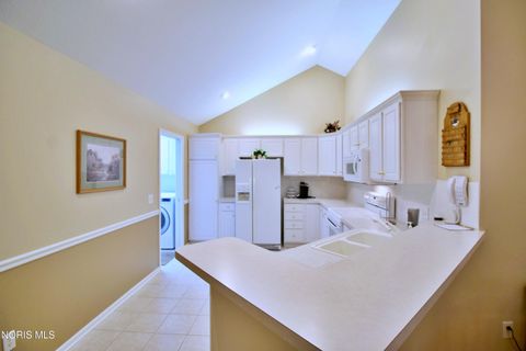Tiny photo for 58 Summerfield Blvd BLVD, Bowling Green, OH 43402 (MLS # 10008016)