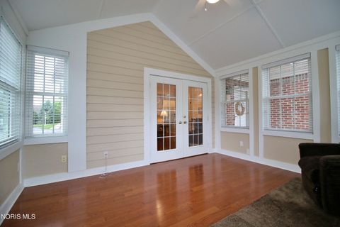 Tiny photo for 58 Summerfield Blvd BLVD, Bowling Green, OH 43402 (MLS # 10008016)