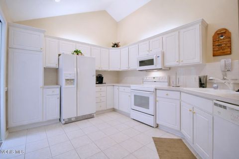 Tiny photo for 58 Summerfield Blvd BLVD, Bowling Green, OH 43402 (MLS # 10008016)