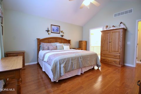 Tiny photo for 58 Summerfield Blvd BLVD, Bowling Green, OH 43402 (MLS # 10008016)