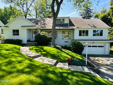 Photo of 2139 Emkay Drive, Ottawa Hills, OH 43606 (MLS # 10007725)