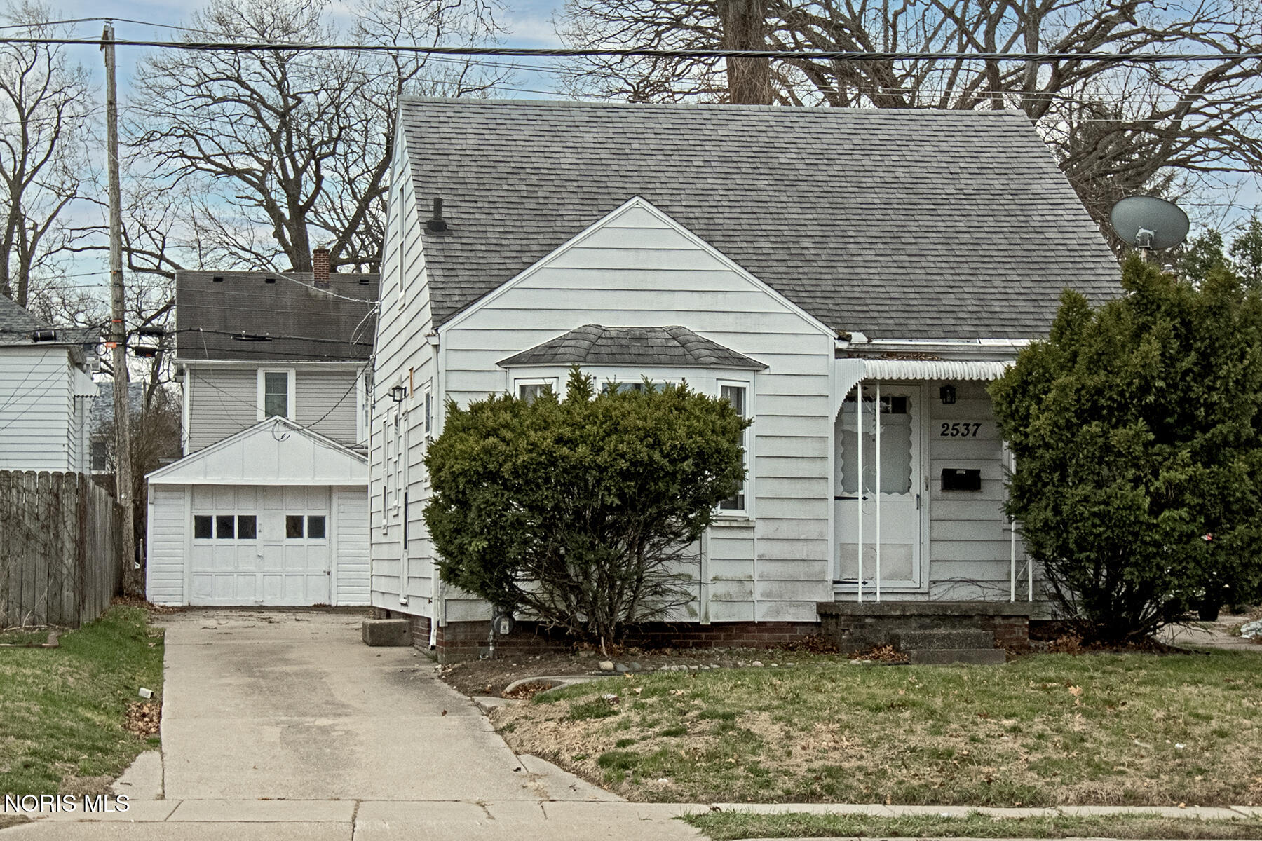 2537 W Sylvania Avenue