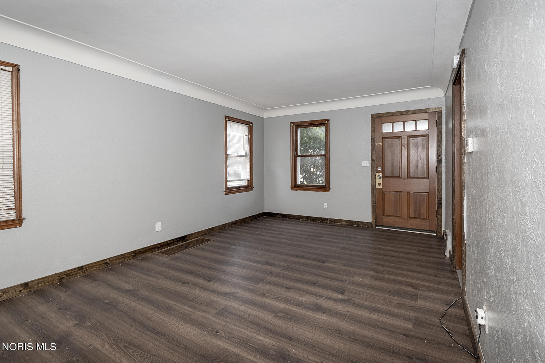 2537 W Sylvania Avenue