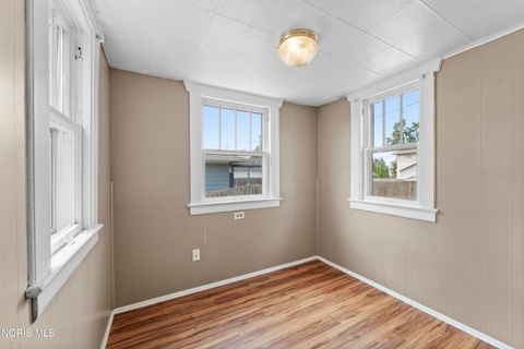 Tiny photo for 2827 116th Street, Toledo, OH 43611 (MLS # 10010716)
