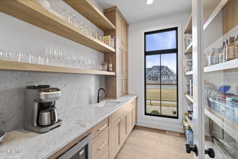 Tiny photo for 5822 Watermill Court, Monclova, OH 43542 (MLS # 10004957)