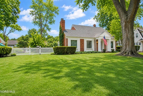 Tiny photo for 2352 Densmore Drive, Toledo, OH 43606 (MLS # 10012356)