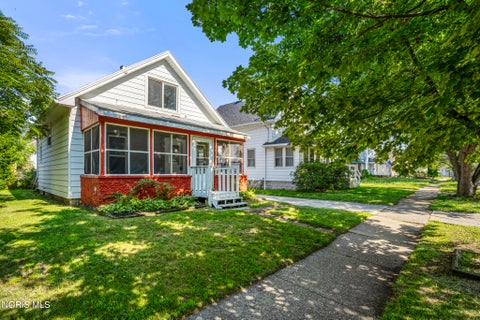 Tiny photo for 1027 Wright Avenue, Toledo, OH 43609 (MLS # 10010966)