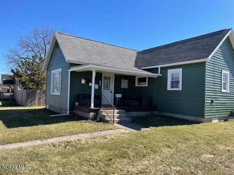 Photo of 310 E Edgerton Street, Bryan, OH 43506 (MLS # 10005314)