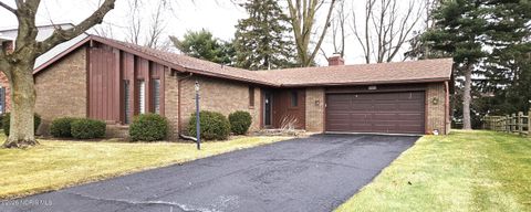 Photo of 7009 Shadowcreek Drive, Maumee, OH 43537 (MLS # 10003099)