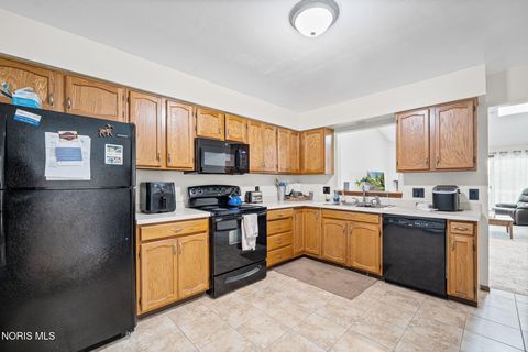Tiny photo for 5 Abbey Road, Perrysburg, OH 43551 (MLS # 10007388)
