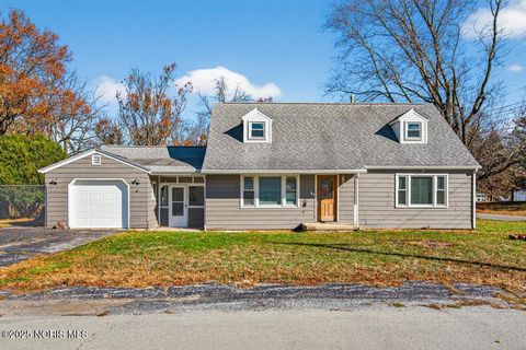 Photo of 608 Sand Ridge Road, Bowling Green, OH 43402 (MLS # 10001521)