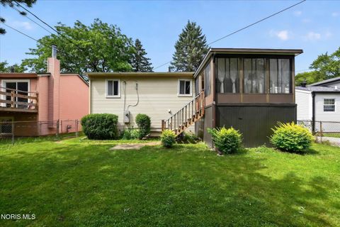 Tiny photo for 727 W Poinsetta Avenue, Toledo, OH 43612 (MLS # 10011029)