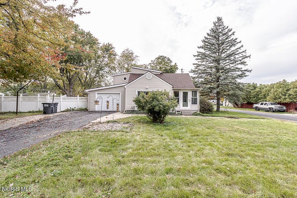 5079 WINONA DR, TOLEDO, OH 43613 - Image aee332406ff4cf31b15a7b3a7ee5d39e/1970515922