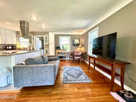 Tiny photo for 937 Fairview Avenue, Bowling Green, OH 43402 (MLS # 10007268)