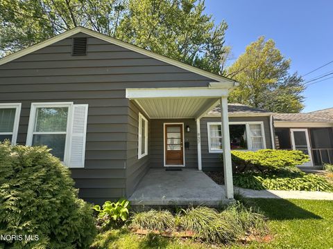 Tiny photo for 937 Fairview Avenue, Bowling Green, OH 43402 (MLS # 10007268)