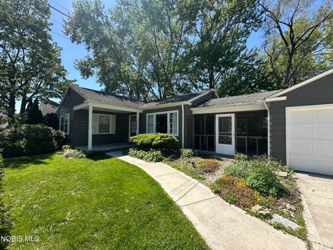 Tiny photo for 937 Fairview Avenue, Bowling Green, OH 43402 (MLS # 10007268)