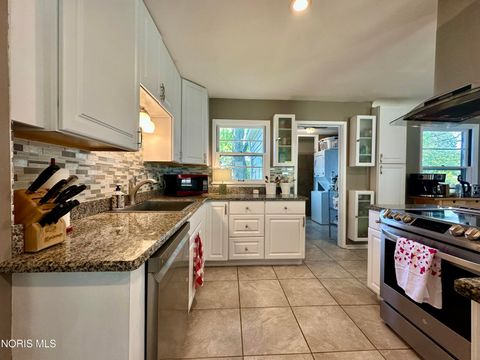 Tiny photo for 937 Fairview Avenue, Bowling Green, OH 43402 (MLS # 10007268)