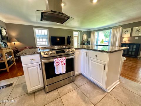 Tiny photo for 937 Fairview Avenue, Bowling Green, OH 43402 (MLS # 10007268)