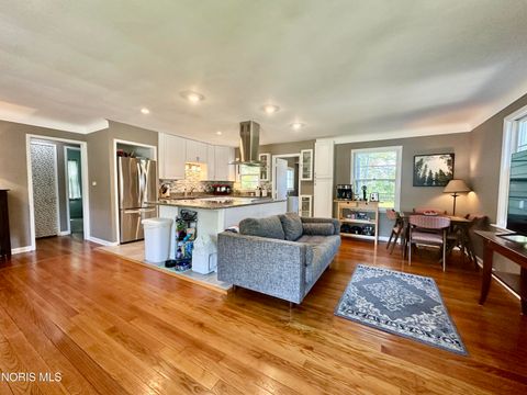 Tiny photo for 937 Fairview Avenue, Bowling Green, OH 43402 (MLS # 10007268)