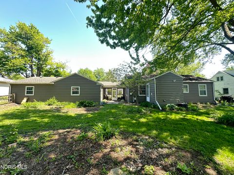 Tiny photo for 937 Fairview Avenue, Bowling Green, OH 43402 (MLS # 10007268)