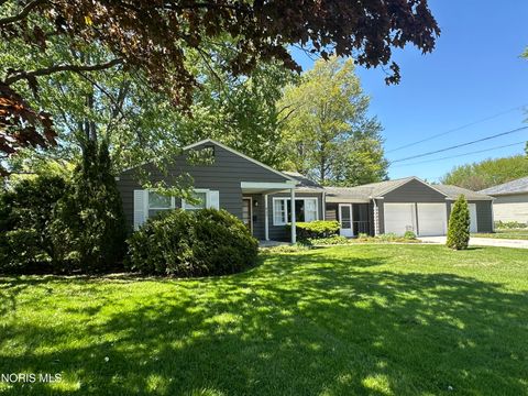 Tiny photo for 937 Fairview Avenue, Bowling Green, OH 43402 (MLS # 10007268)