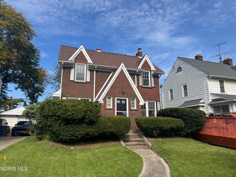 Photo of 1830 Wellesley Drive, Toledo, OH 43606 (MLS # 10014637)