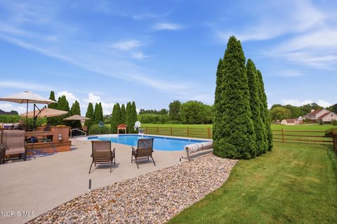 Tiny photo for 549 Quail East Drive, Oregon, OH 43616 (MLS # 10010624)